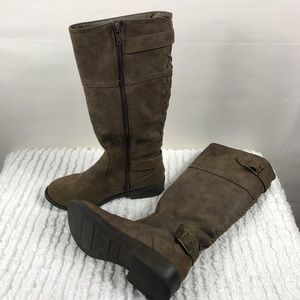 Girls long boots 👢 Sz. 3 brown w/ side zipper
